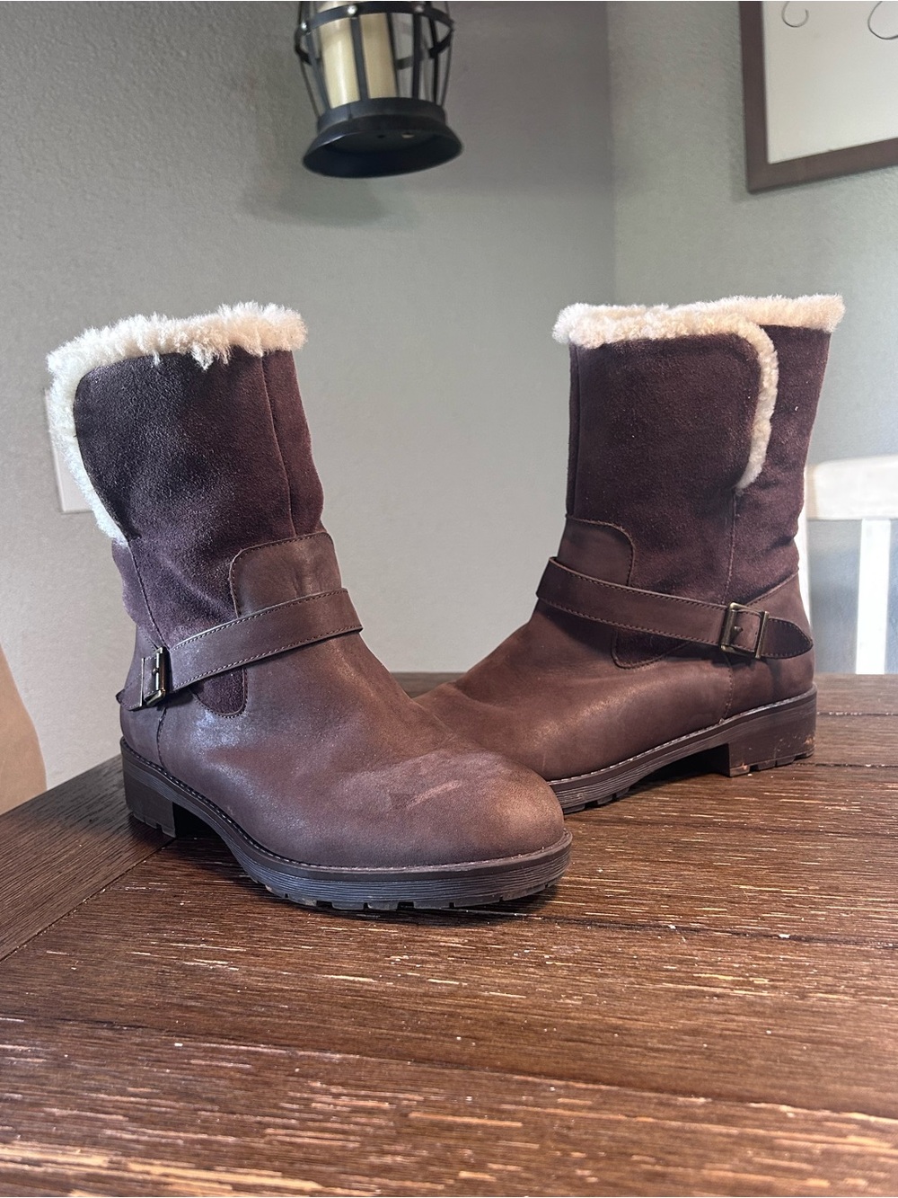 Vionic leather faux fur boots size 9